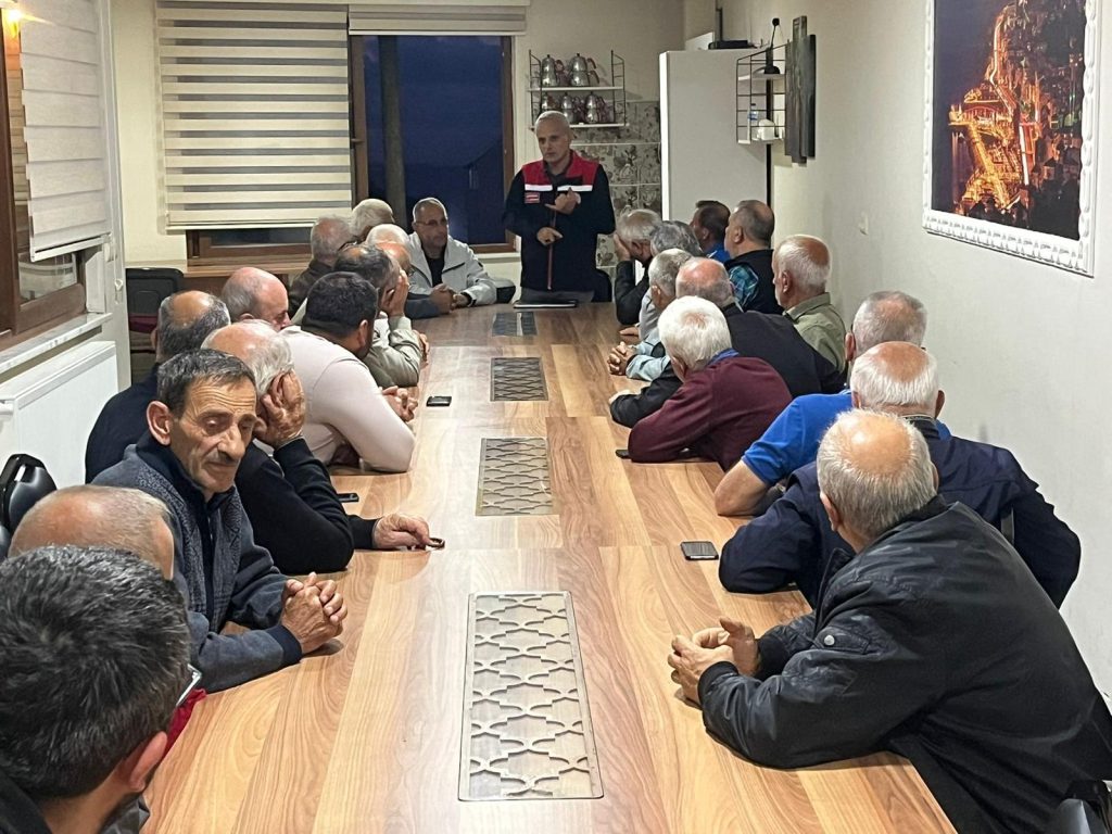 Arsin’de Kahverengi Kokarca Alarmı: Üreticiler Yalı Mahallesi’nde Bilgilendirildi