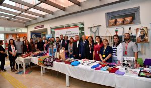 Vali Aziz Yıldırım AMATEM El Sanatları Sergisini Ziyaret Etti