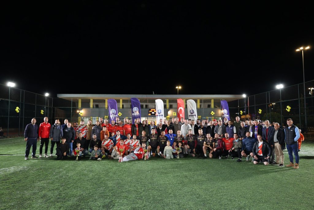 Arsin Belediyesi Geleneksel Halı Saha Futbol Turnuvası Coşkuyla Tamamlandı