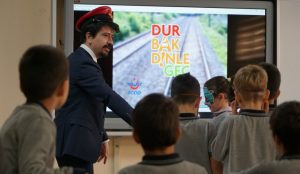 30 Bin Çocuğa Hemzemin Geçit Eğitimi