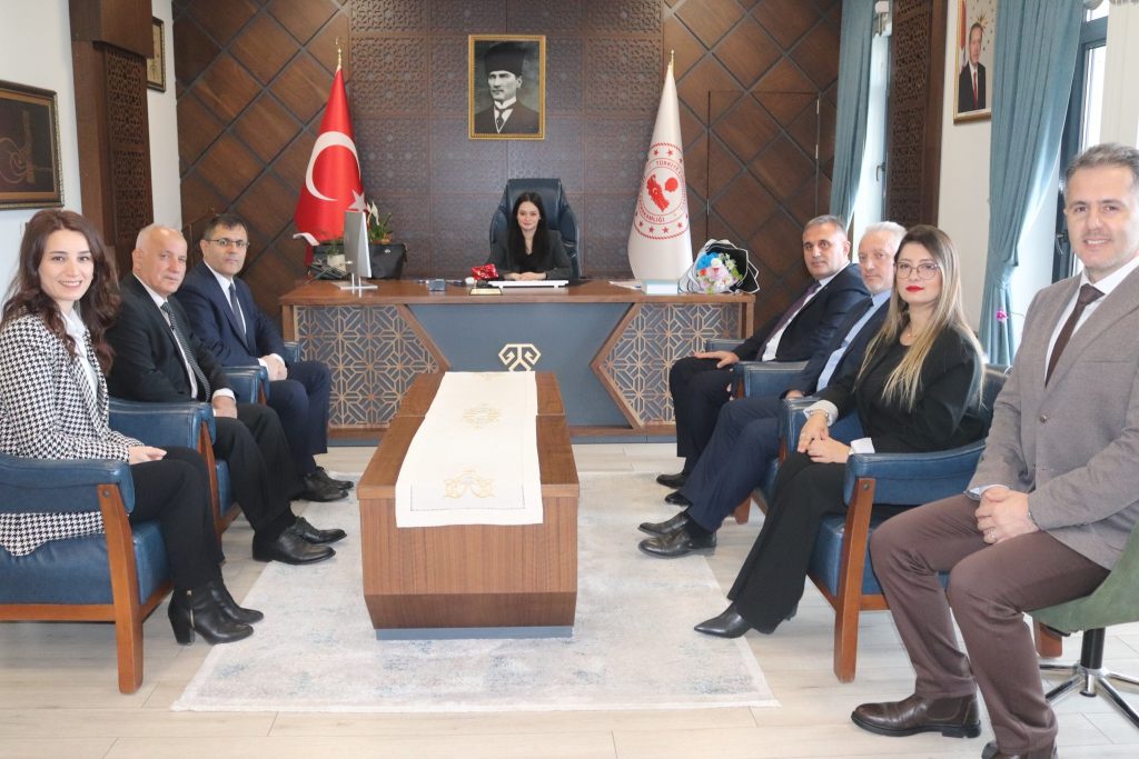 Arsin’de Öğretmenler Günü Ziyareti: Kaymakam Şule Demirtaş Öğretmenleri Ağırladı