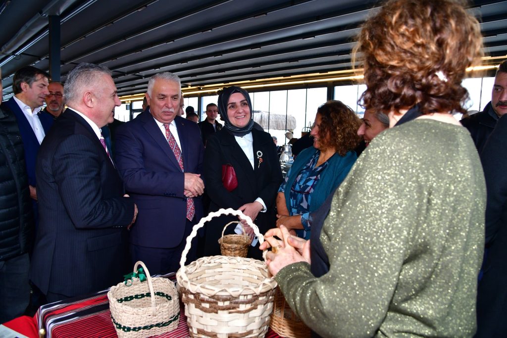 Vali Yıldırım ve Hanımefendi, “Denizden Dağlara Araklı” Programına Katıldı