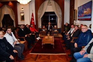 Vali Aziz Yıldırım Düzce Trabzonlular Derneği Yöneticilerini Kabul Etti