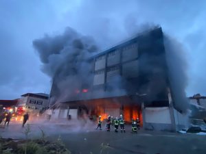 Arsin OSB’de Korkutan Yangın: Ekipler Seferber Oldu