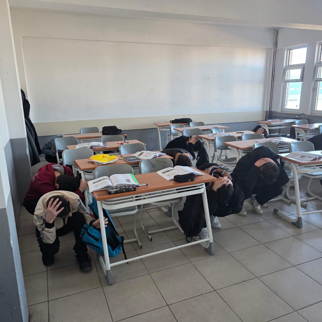 Arsin OSB MTAL’de Deprem Tatbikatı Gerçekleştirildi