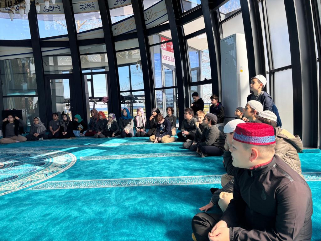 Minik Öğrencilerden Anlamlı Ziyaret