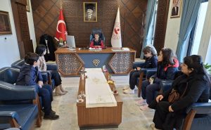 Arsin’de 23 Nisan’da Minikler Kaymakamlık Koltuğuna Oturdu