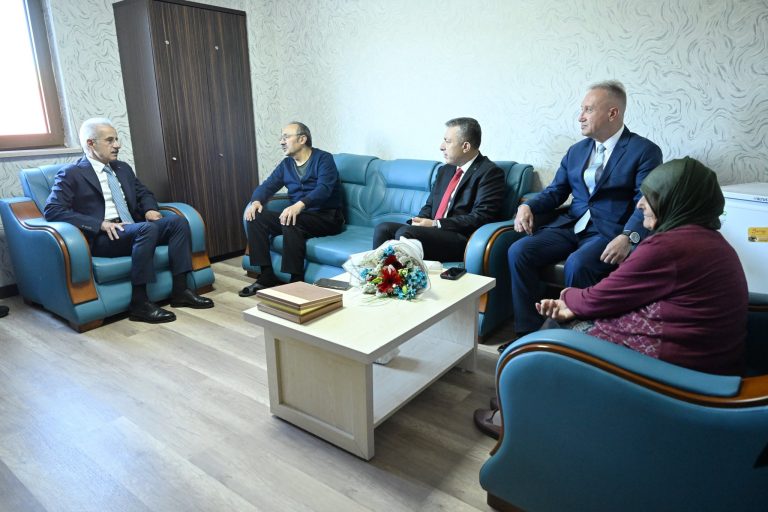 Bakan Uraloğlu’ndan Düzköy Belediye Başkanı Çelenk’e Geçmiş Olsun Ziyareti