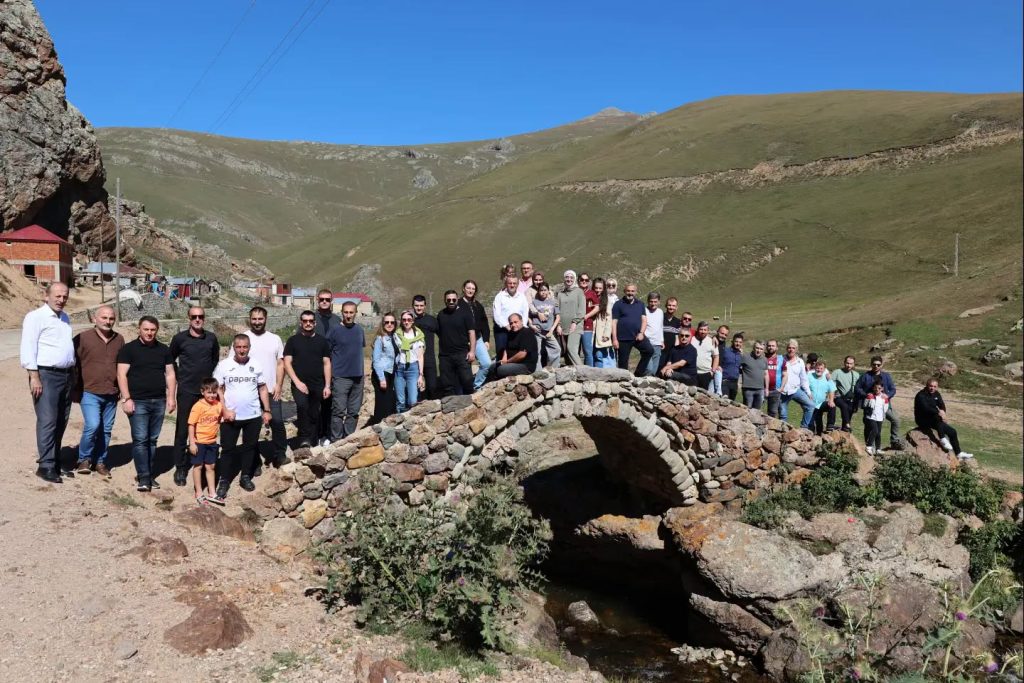 Arsin Belediye Başkanı Bilgin, Taşkökprü Yaylası’nda Mesai Arkadaşlarıyla Buluştu