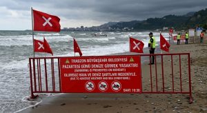 Trabzon’da Denize Girmek Pazartesi Günü Yasaklandı