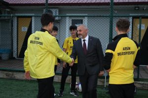 Arsin Belediye Başkanı Bilgin’den Genç Futbolculara Ziyaret