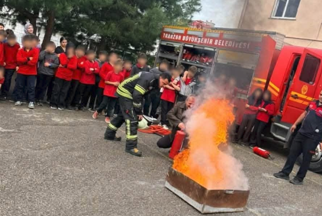 Arsin’de Öğrencilere Uygulamalı Yangın Eğitimi