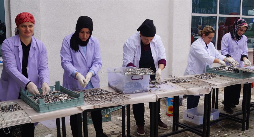 Üniversitede Hamsi Şenliği yapıldı