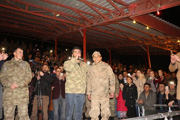 Yusuf Güney’den Şırnak’ta Mehmetçik’e özel konser