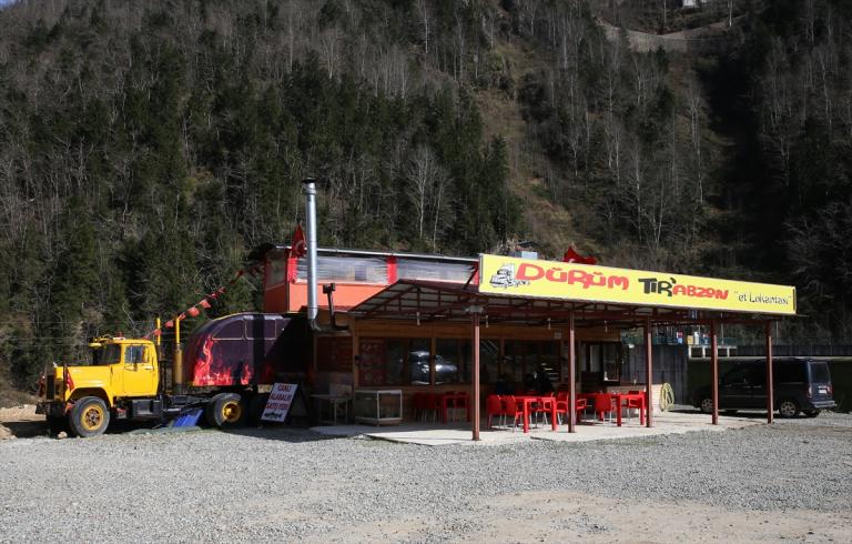 Tıra yapılan restorana Karadeniz usulü yer çözümü
