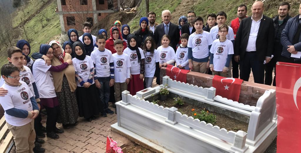 Öğrenciler Eren Bülbül’ün mezarını ziyaret etti
