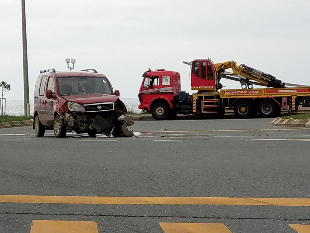 Arsin’de Yine Kırmızı Işık İhlali Yine Kaza