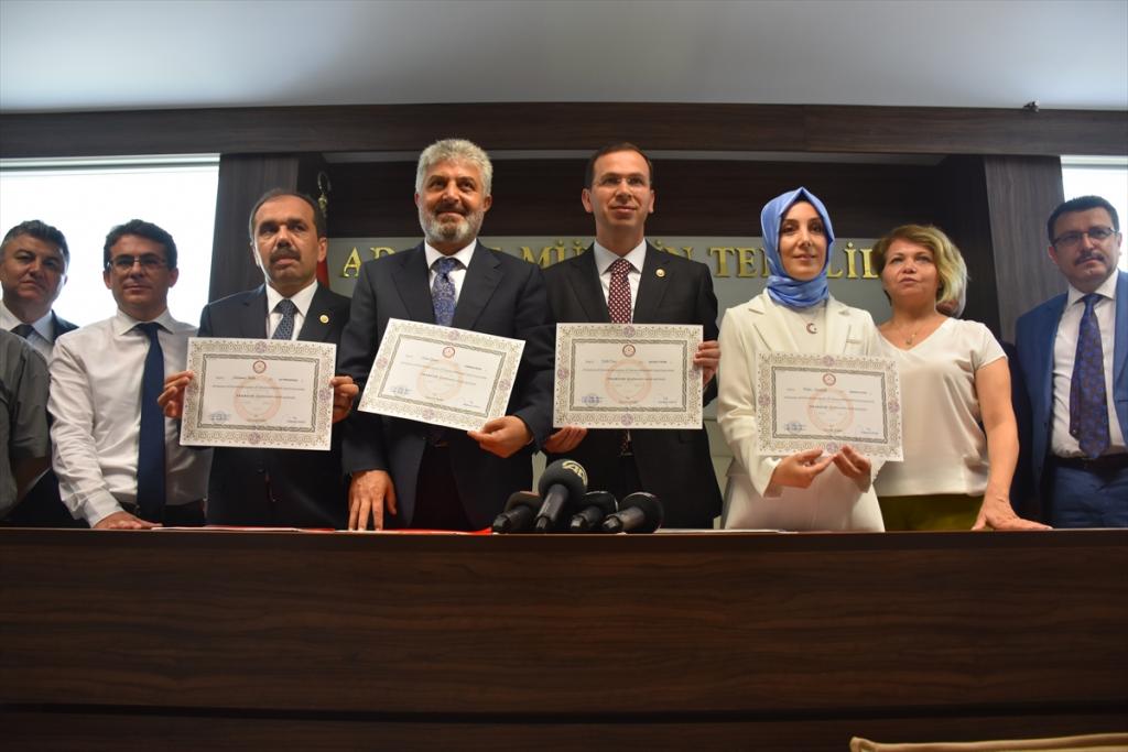 Trabzon milletvekilleri mazbatalarını aldı