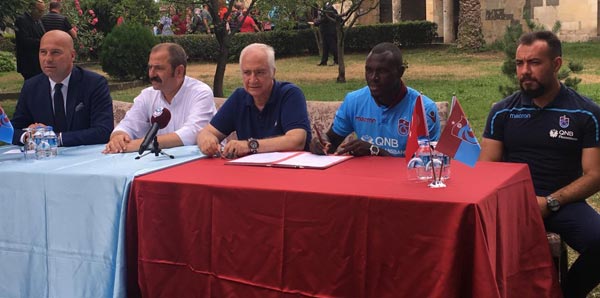 Trabzonspor, Toure ile sözleşme imzaladı