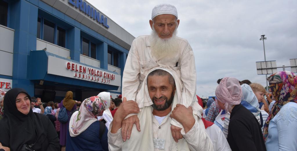 Kayınpederini kutsal topraklarda omzunda taşıdı