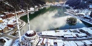 Uzungöl beyaza büründü