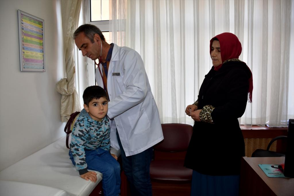 Trabzon’da çocuklara hem şifa hem de oyuncak dağıtıyor