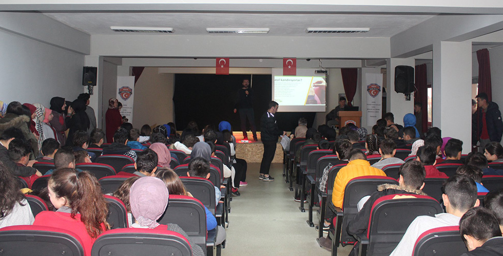 Arsin’de öğrencilere bağımlılıkla mücadele semineri verildi