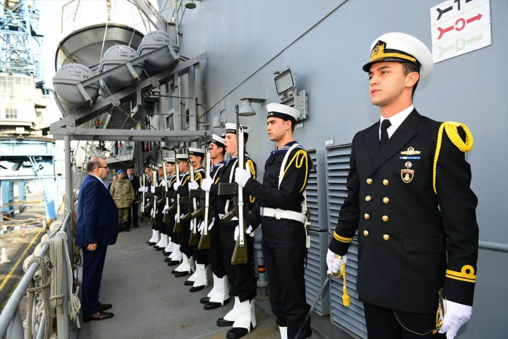 TCG Fatih Gemisi Trabzon’da