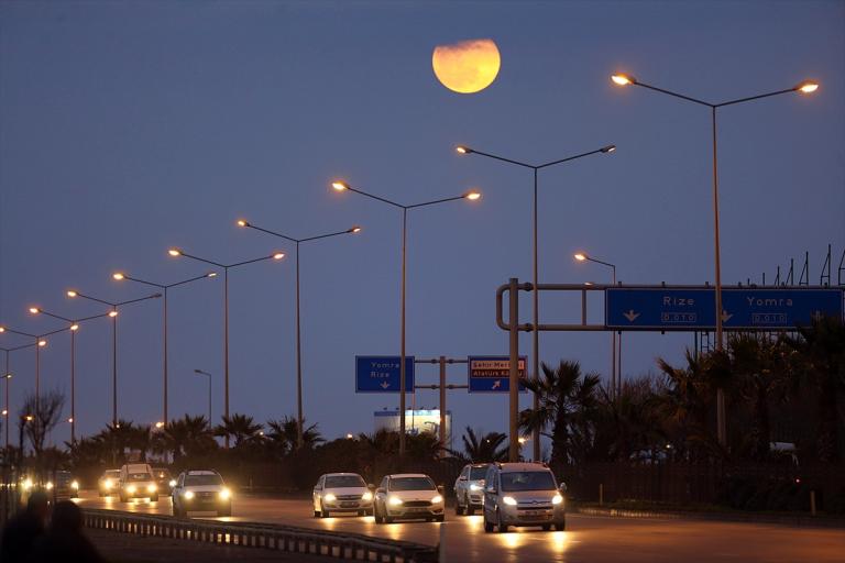 Trabzon’da “Süper Ay”