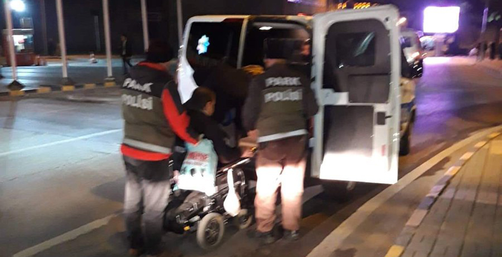 Trabzon polisinden alkış alan davranış!