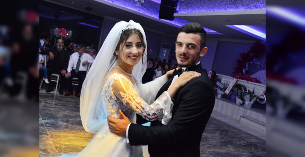 Şeyda ve Osman çifti dünya evine girdi
