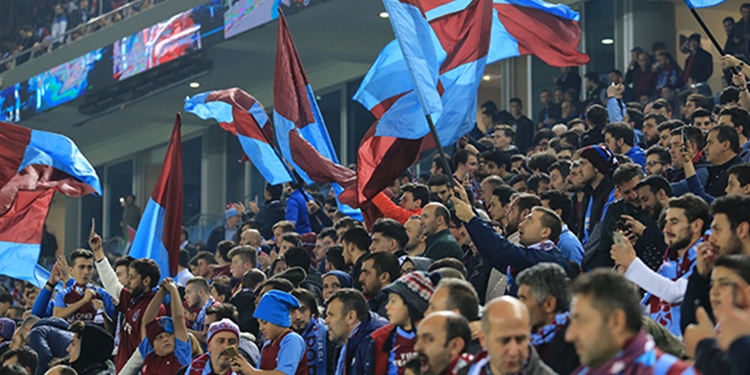 Akyazı’da taraftar şovu var!