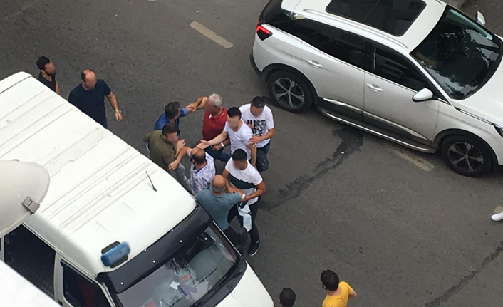 Dolmuşçu ile yaya böyle kavga etti!