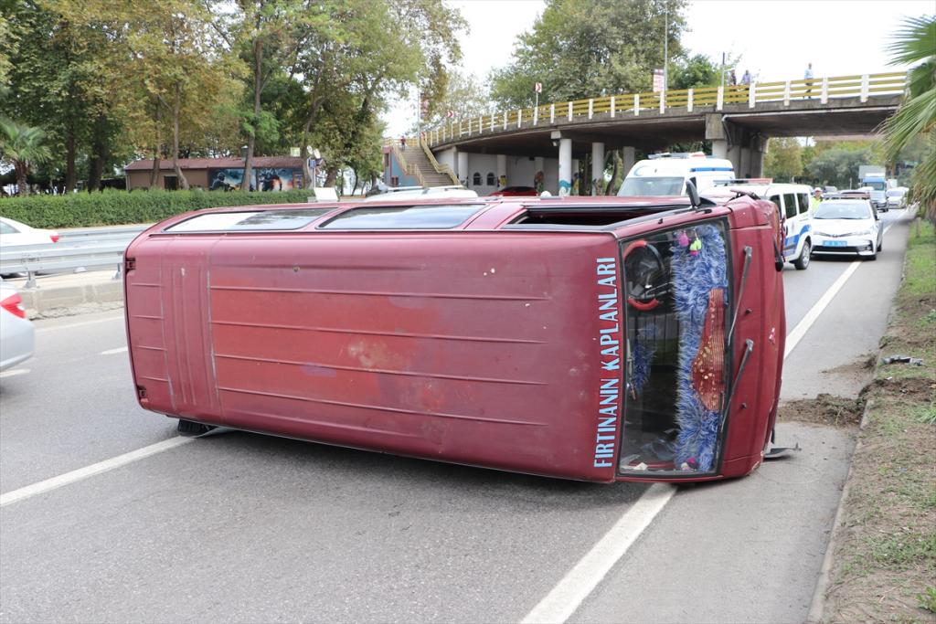 Devrilen panelvandan yara almadan kurtuldu