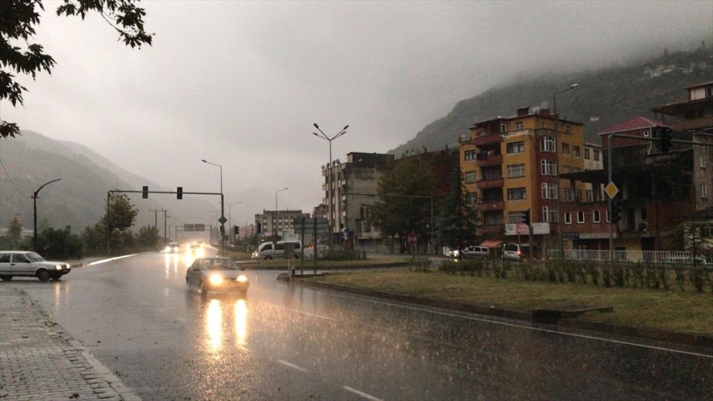 Trabzon’da sağanak etkili oldu