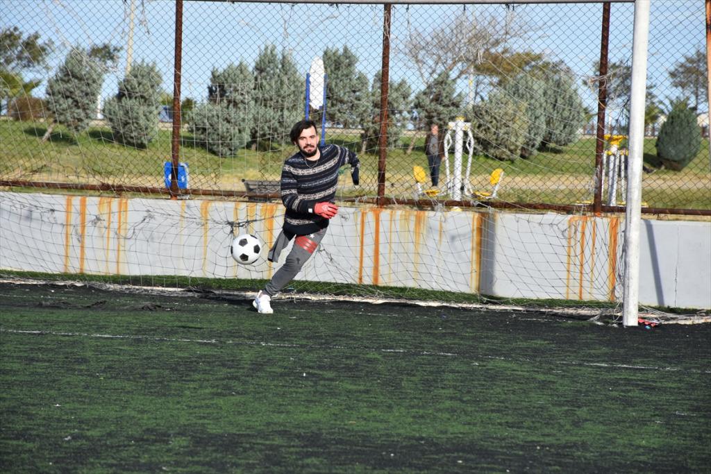 Engeline rağmen hazırladığı videolarla umut aşılıyor-