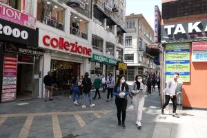 Trabzon’da 15-20 yaş arasındaki çocuk ve gençler, sokağa çıkmanın keyfini yaşadı