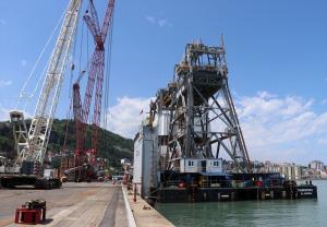 Türkiye’nin ilk yerli sondaj gemisi Fatih’in sökülen parçaları Trabzon’a getirildi