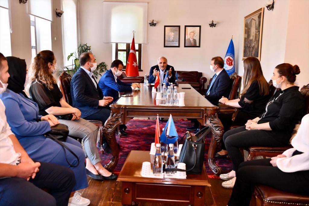 Trabzon Büyükşehir Belediye Başkanı Zorluoğlu, öğretmenlerle bir araya geldi