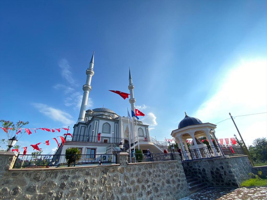 Trabzon’da Sultan Alparslan Çilekli Cami açıldı