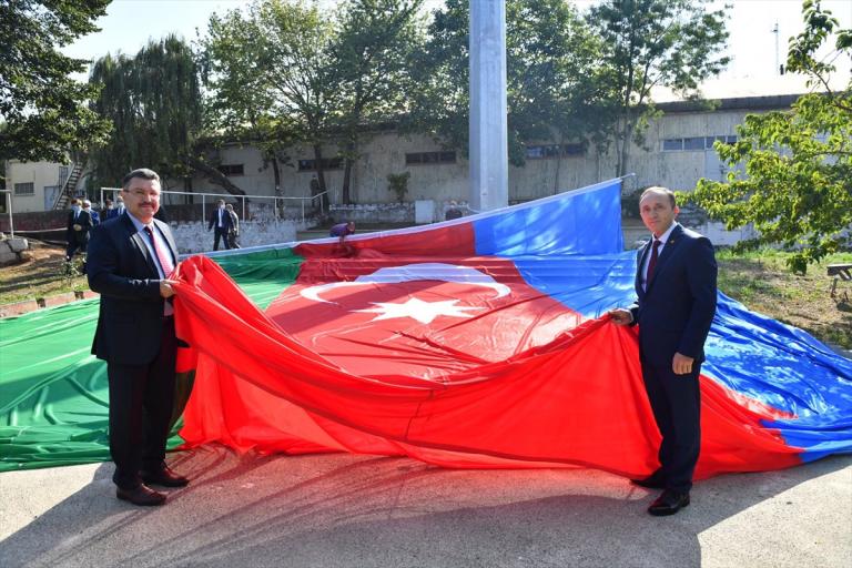 Trabzon’dan Azerbaycan’a dev bayrakla destek