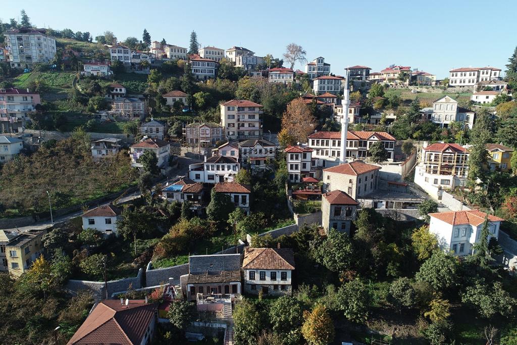 Trabzon’daki tarihi mahallede 13’ü tescilli olmak üzere 24 yapı restore edilecek