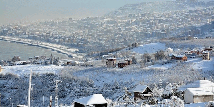 Trabzon’da kar nedeniyle kapanan mahalle yollarından 53’ü ulaşıma açıldı