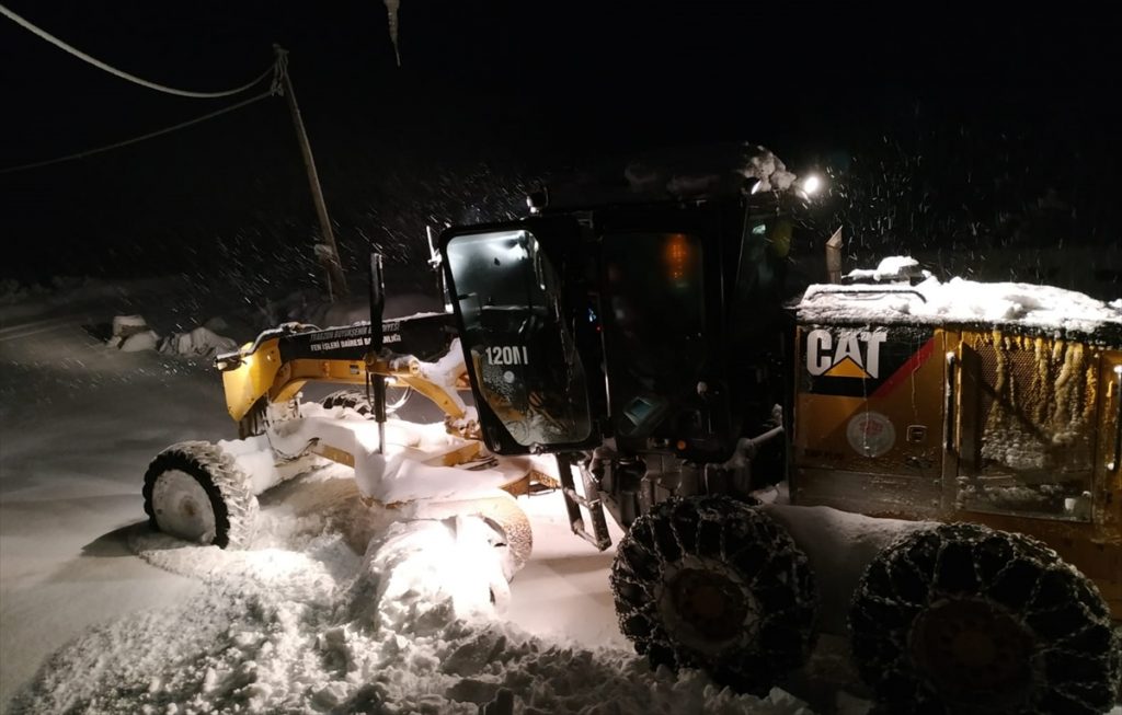 Trabzon’da kardan kapanan 196 mahalle yolu ulaşıma açıldı