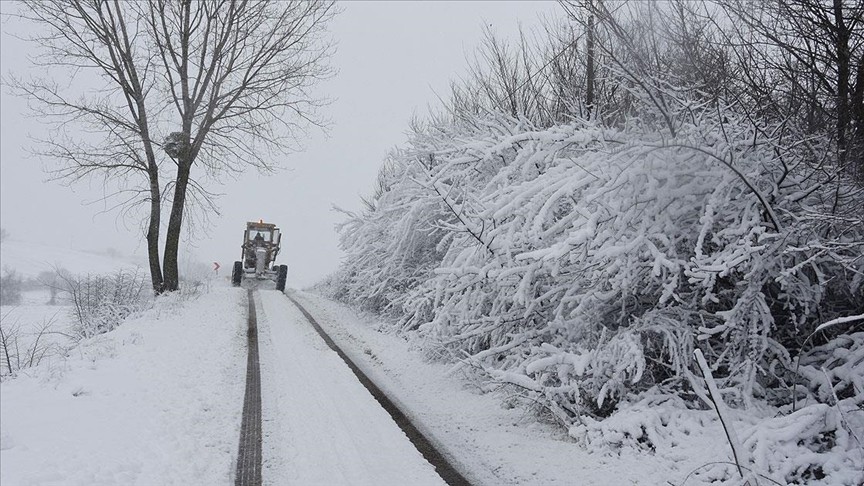 Trabzon’da 21 mahalle yolu ulaşıma kapandı