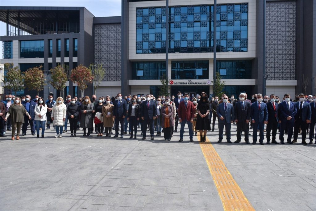 Ortahisar Belediyesi işçileri ramazan kumanyalarını ihtiyaç sahibi ailelere bağışladı