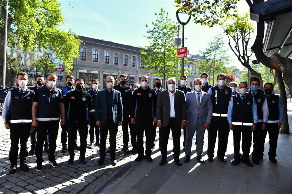 Trabzon Büyükşehir Belediye Başkanı Zorluoğlu, sahada çalışan personelin bayramını kutladı: