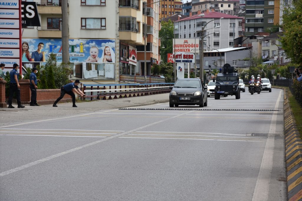 Trabzon’da polis ekipleri silahlı soygun tatbikatı yaptı