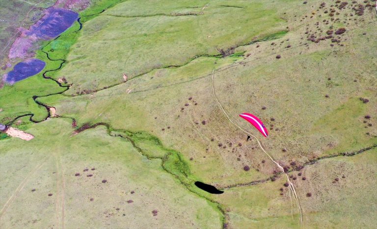 “Kırsaldan Gökyüzüne” projesini bitiren gençler, yamaç paraşütü pilotu oldu