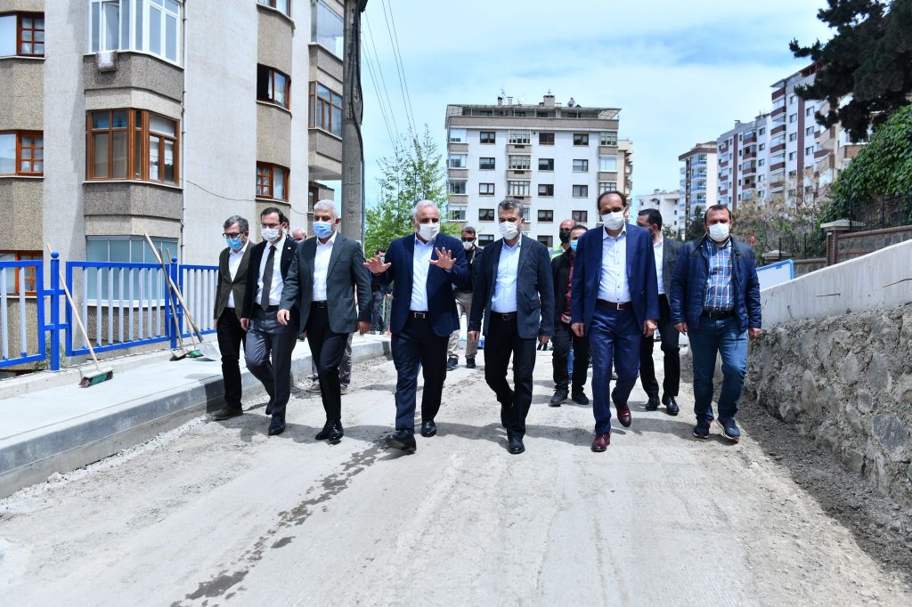 BÜYÜKŞEHİR’İN ÇALIŞMALARI TAKDİR TOPLUYOR